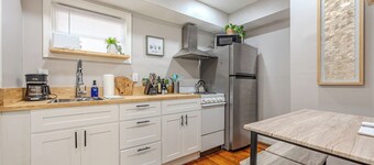 Cozy, dog-friendly, downtown