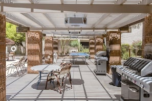 Outdoor dining - Convenient Old Town condo with pool, spa, gym, game room & balcony - near dining (Scottsdale)