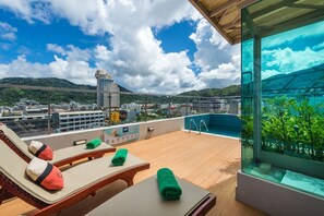 Hồ bơi ngoài trời 