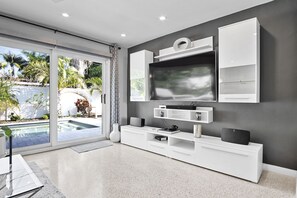 Smart TV, books, stereo