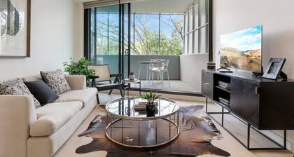 Modern 2-Bed Ivanhoe unit with Parking