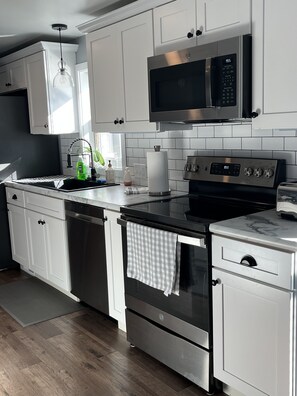 Fridge, microwave, oven, stovetop - Peaceful, relaxing, quiet retreat. Home is located on working farm. (Lititz)