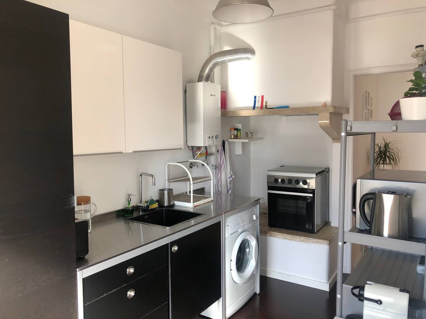 Kylskåp, mikrovågsugn, ugn och spishäll