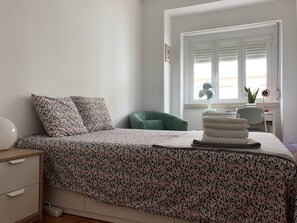 2 camere, una scrivania, ferro/asse da stiro, Wi-Fi gratuito