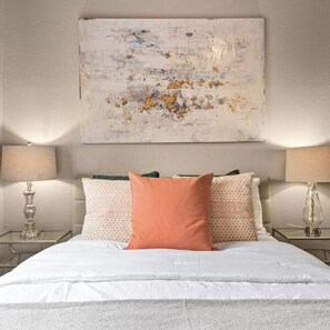 2 bedrooms, desk, iron/ironing board, free WiFi - NEW, Beautiful Home Fast Wi-Fi (Katy)
