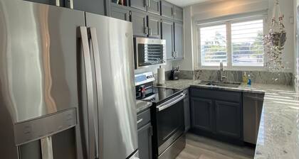 Walk to Jupiter Beach! 3 bdrm condo with private balcony.