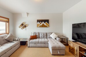 TV, fireplace, video games - Ski-in/out townhouse near the village with private hot tub, ski views, fireplace (Big White Mountain)