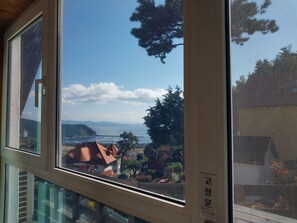 Hermann | Free WiFi, bed sheets - Namhae German Village Johannes (Namhae)