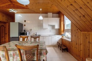 Hermann | Private kitchen | Fridge, microwave, coffee/tea maker, electric kettle - Namhae German Village Johannes (Namhae)