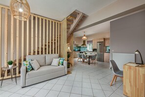 Smart-TV, Kamin, Videospiele, Tischtennisplatte