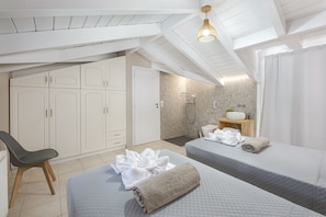 5 Schlafzimmer, Zimmersafe, Schreibtisch, BĂŒgeleisen/BĂŒgelbrett