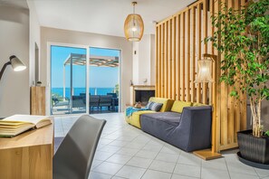 Smart-TV, Kamin, Videospiele, Tischtennisplatte