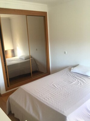 2 bedrooms, WiFi - Apartment 8 min. from City Center room (Coimbra)