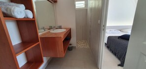 2 bedrooms, iron/ironing board, travel crib, free WiFi