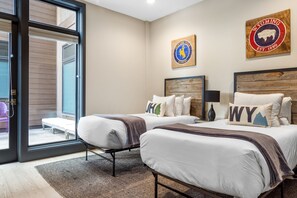 3 bedrooms, iron/ironing board, WiFi, bed sheets - Outpost: Pearl at Jackson - Close to Town Square (Jackson)