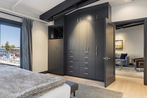 Interior - Outpost: Pearl at Jackson - Close to Town Square (Jackson)