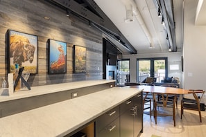 Interior - Outpost: Pearl at Jackson - Close to Town Square (Jackson)