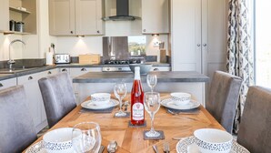 A modern kitchen with a dining area. - Cherry Lodge (Newton Abbot)