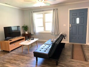 Living area - Greenville Home near Paris Mountain Park (Taylors)