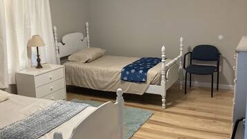 2 habitaciones, escritorio, tabla de planchar con plancha y wifi gratis