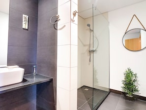 Apartment | Bathroom | Hair dryer, towels - Apartamento Nata (Santa Cruz)