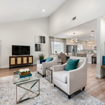 Super Cozy Entire House. Close to Everything