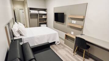 Quarto quádruplo família | Cofres nos quartos, individualmente mobiliados, escrivaninha