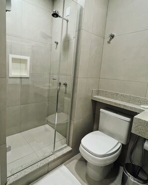 Standard Double or Twin Room | Bathroom | Towels