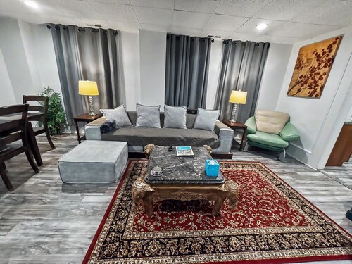115#202 / Charming Downtown Dubuque Apartment