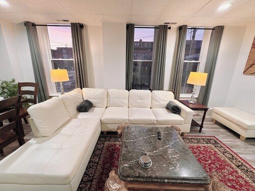 115#202 / Charming Downtown Dubuque Apartment