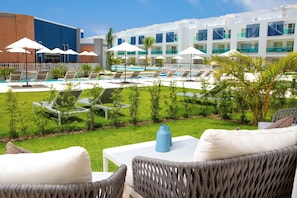 Terrace/patio - Infinity Pool & Beach Club @ Cana Rock Condos (Punta Cana)