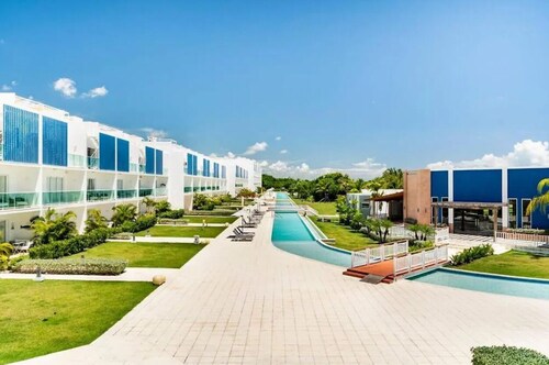 Infinity Pool & Beach Club @ Cana Rock Condos