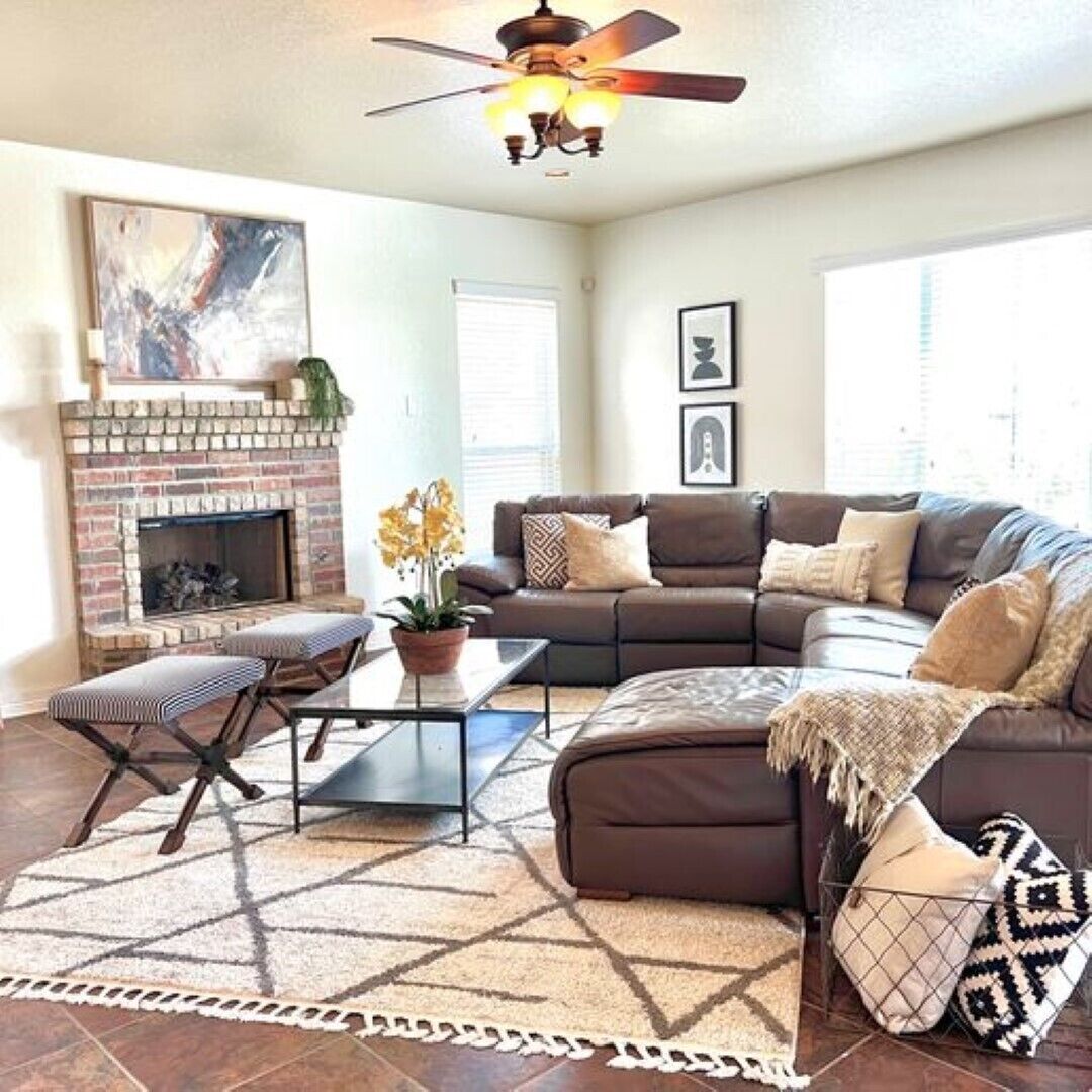 AFB Graduation Guests House Modern with Media room