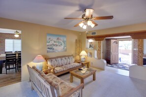TV - Tucson Home - Hiking Trail Access On-Site! (Tucson)