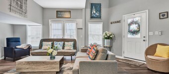 Beautiful Renovated Lake Cottage in SW County and only minutes from Downtown!