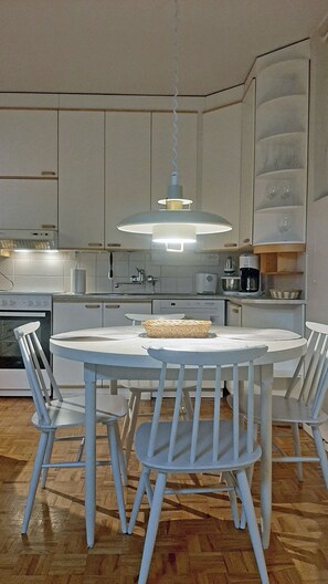 舒适公寓 | 私人厨房 | 大冰箱、微波炉、烤箱、炉灶