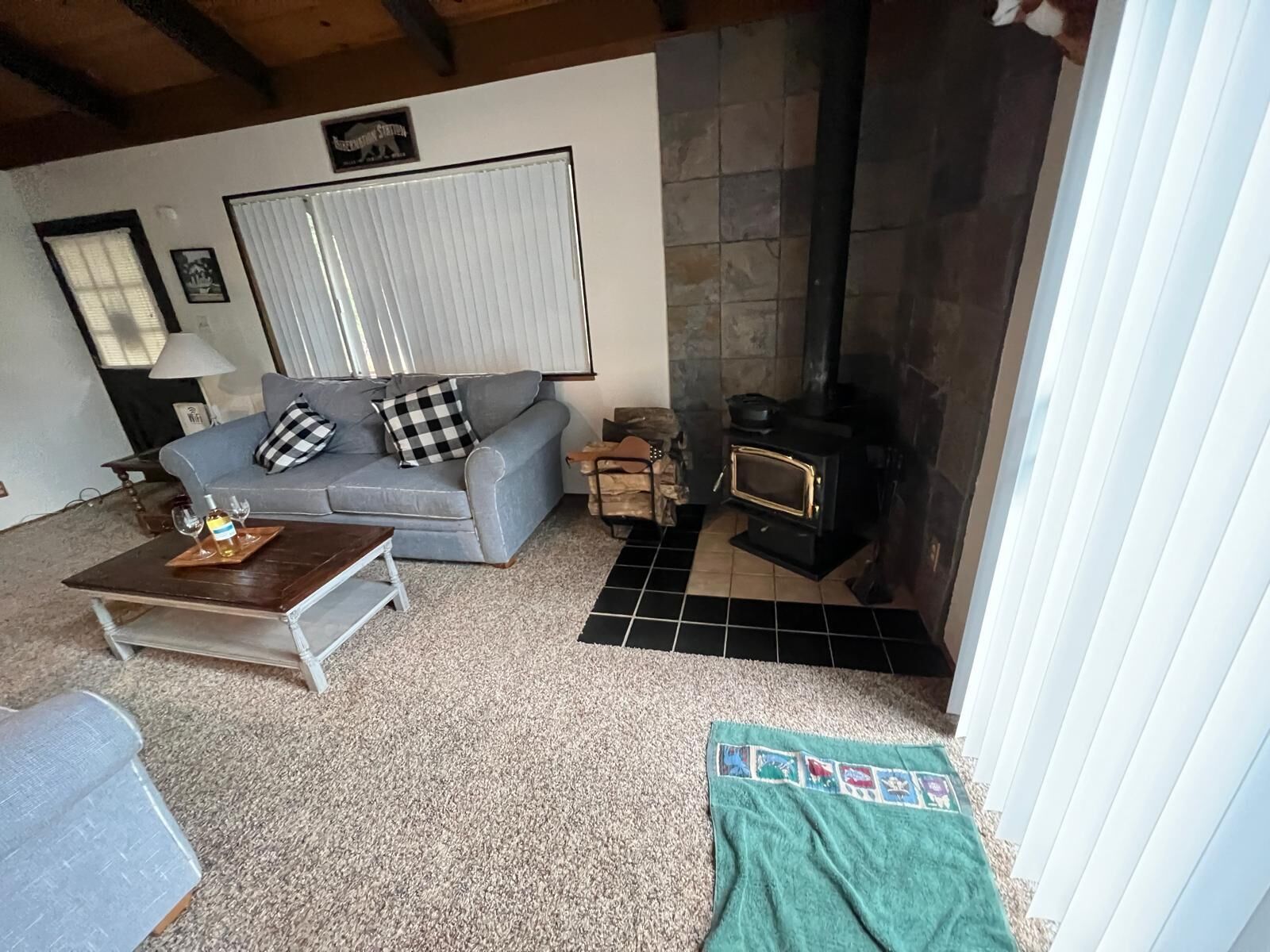 Smart TV, fireplace, stereo