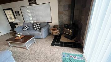 Smart TV, fireplace, stereo