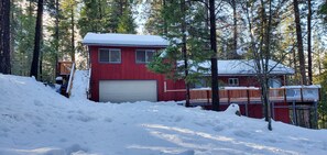 Exterior - Little Red Cabin in Arnold California (Arnold)