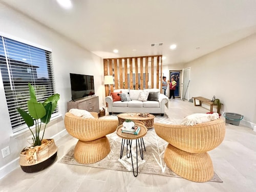 Relaxing Feng Shui Family Retreat 12 Miles from San Antonio Airport