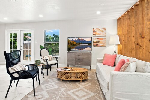 Relaxing Feng Shui Family Retreat 12 Miles from San Antonio Airport