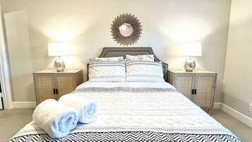 4 bedrooms, desk, iron/ironing board, free WiFi