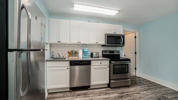 Coffee/tea maker, fridge, microwave, oven