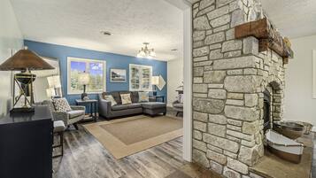 Televisión y chimenea