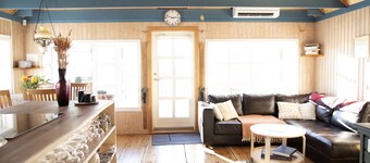 Northern Lights Cabin. Quiet location next to the river. Sublime Mountain views