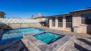 Outdoor pool, a heated pool - Harry Potter Wizarding Home: 5 Beds & Heated Salt Pool (El Paso)