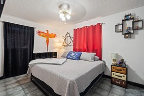 4 bedrooms, desk, iron/ironing board, free WiFi - Harry Potter Wizarding Home: 5 Beds & Heated Salt Pool (El Paso)
