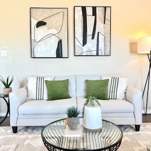 Smart TV y chimenea 