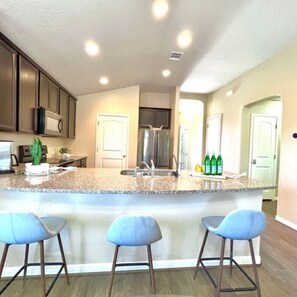 Fridge, microwave, oven, stovetop - 4BR Boho Perfect for Families & Groups, Sleep 8, Ideal for Lackland AFB (San Antonio)