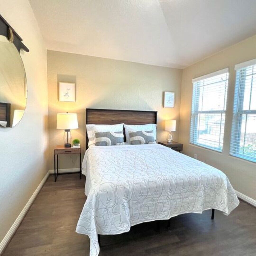 4 slaapkamers, een bureau, een strijkplank/strijkijzer, gratis wifi